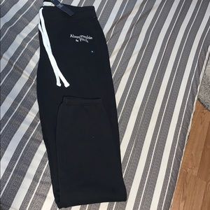 ABERCROMBIE & FITCH JOGGERS